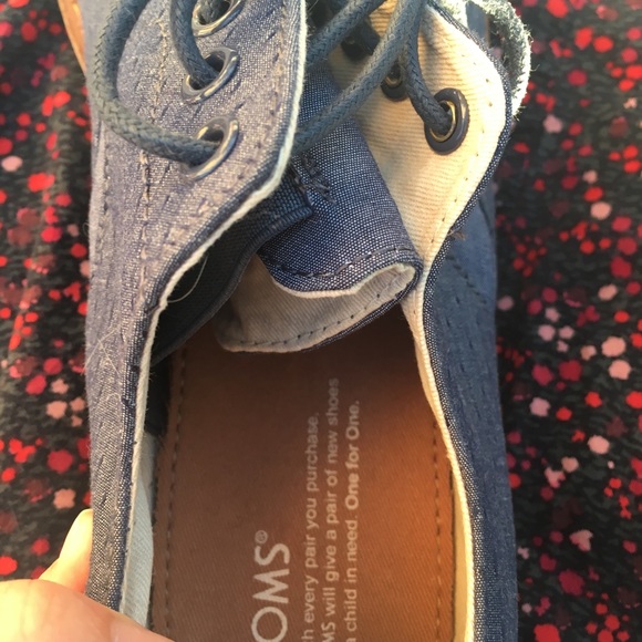 NEW toms blue chambray men's brogues - Picture 7 of 8